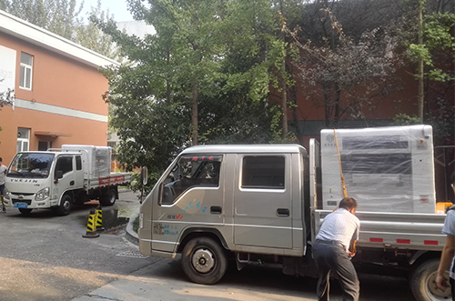 紹興客戶SMT設(shè)備專(zhuān)車(chē)送貨，貨到上門(mén)安裝調(diào)試1