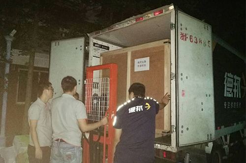 四川客戶SMT設備專車送貨，貨到上門安裝調(diào)試