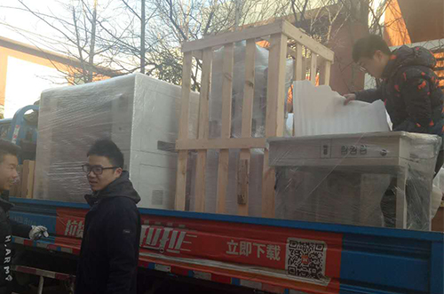 上海客戶SMT設備專車送貨，貨到上門安裝調(diào)試